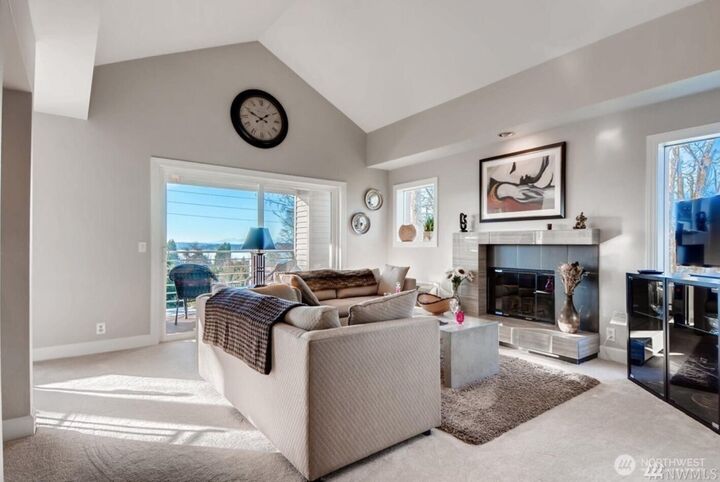 Property Photo:  10834 NE 68th St B6  WA 98033 