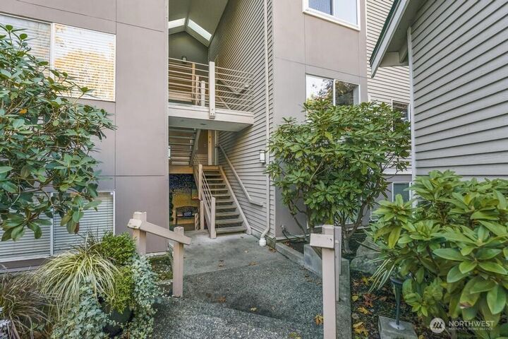Property Photo:  10834 NE 68th St B6  WA 98033 