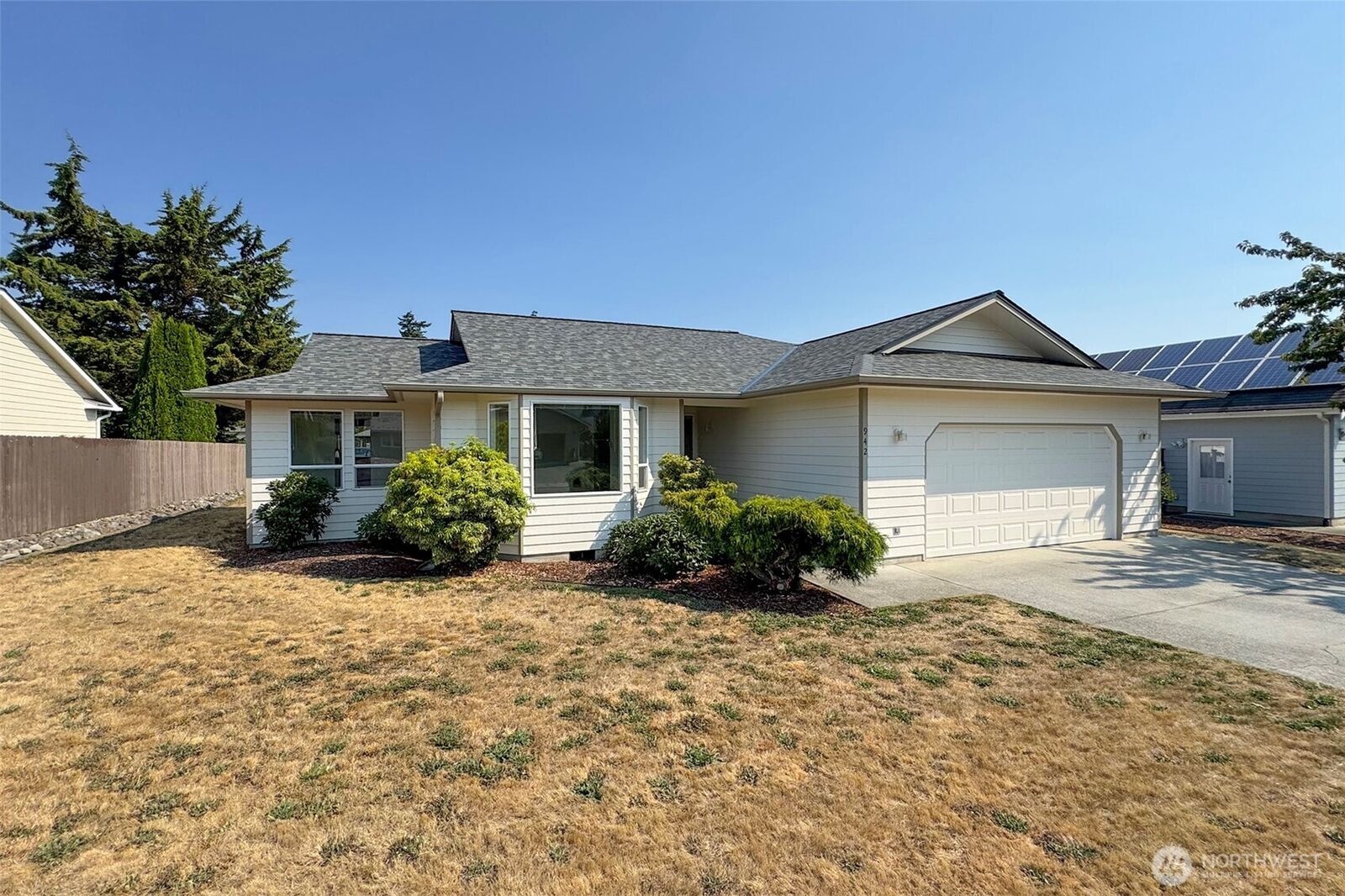 Property Photo:  942 E Willow Street  WA 98382 