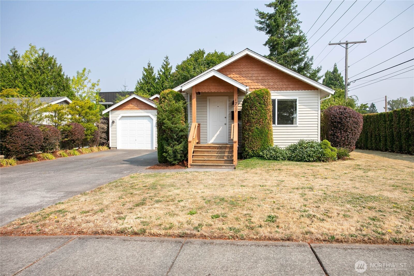 Property Photo:  1227 E Indiana Street  WA 98226 