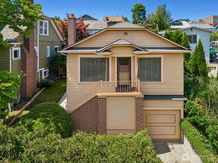 Property Photo: 6505 Dayton Avenue N WA 98103