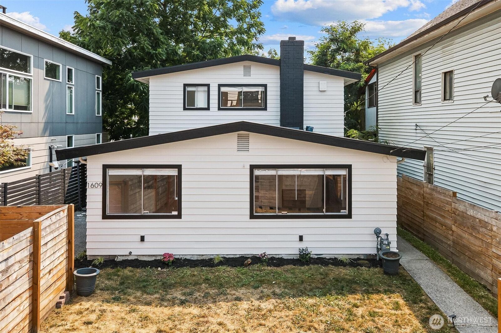 Property Photo: 1609 E Alder Street WA 98122