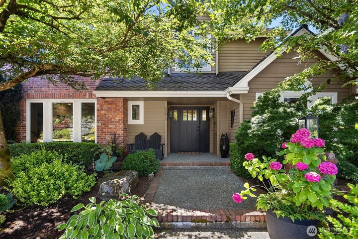 Property Photo: 23013 SE 41st Place WA 98075