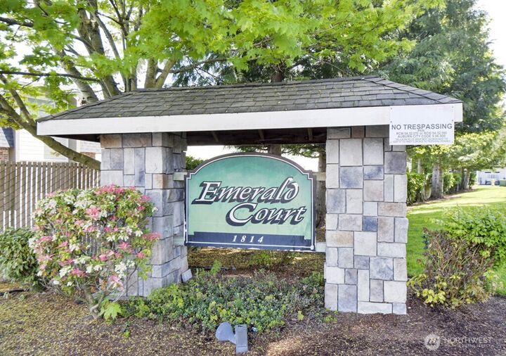 Property Photo: 1814 I Street NE 213 WA 98002