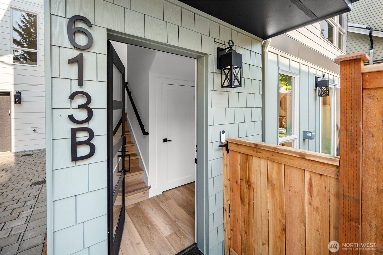 Property Photo:  613 B  18th Avenue E  WA 98112 