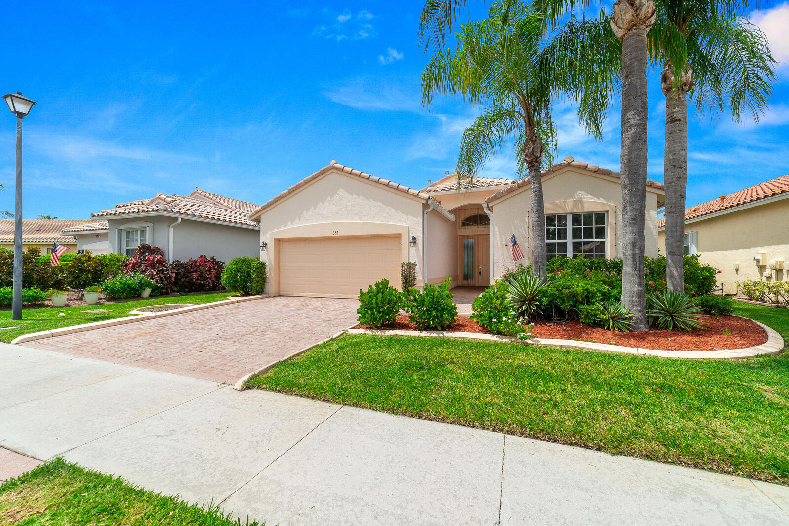 Property Photo: 352 Springview Loop FL 34986