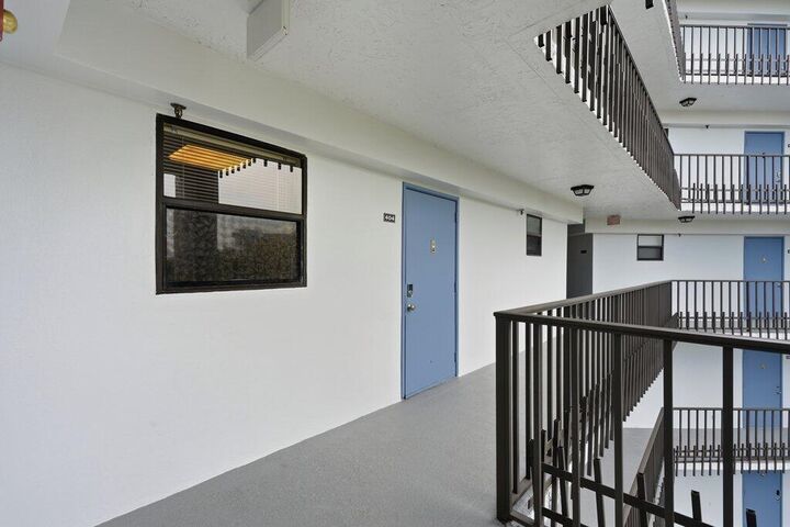 Property Photo:  4640 Lucerne Lakes Boulevard W 404  FL 33467 