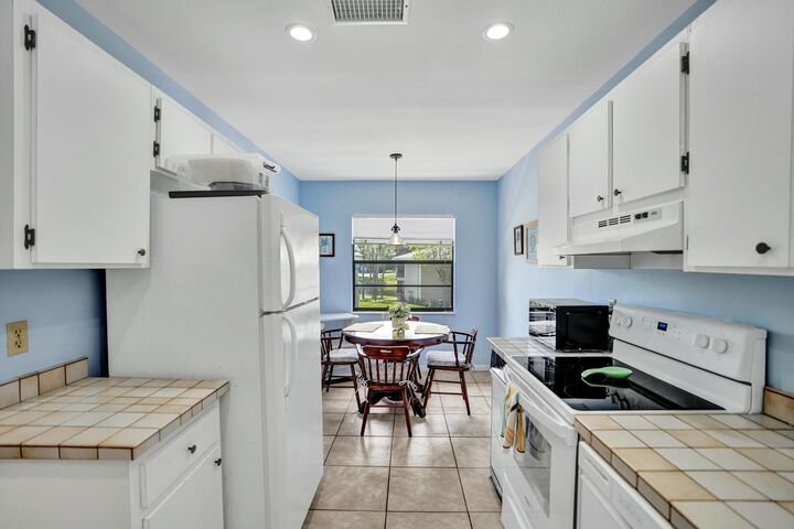 Property Photo: 19 Stratford Drive E Unit F FL 33436