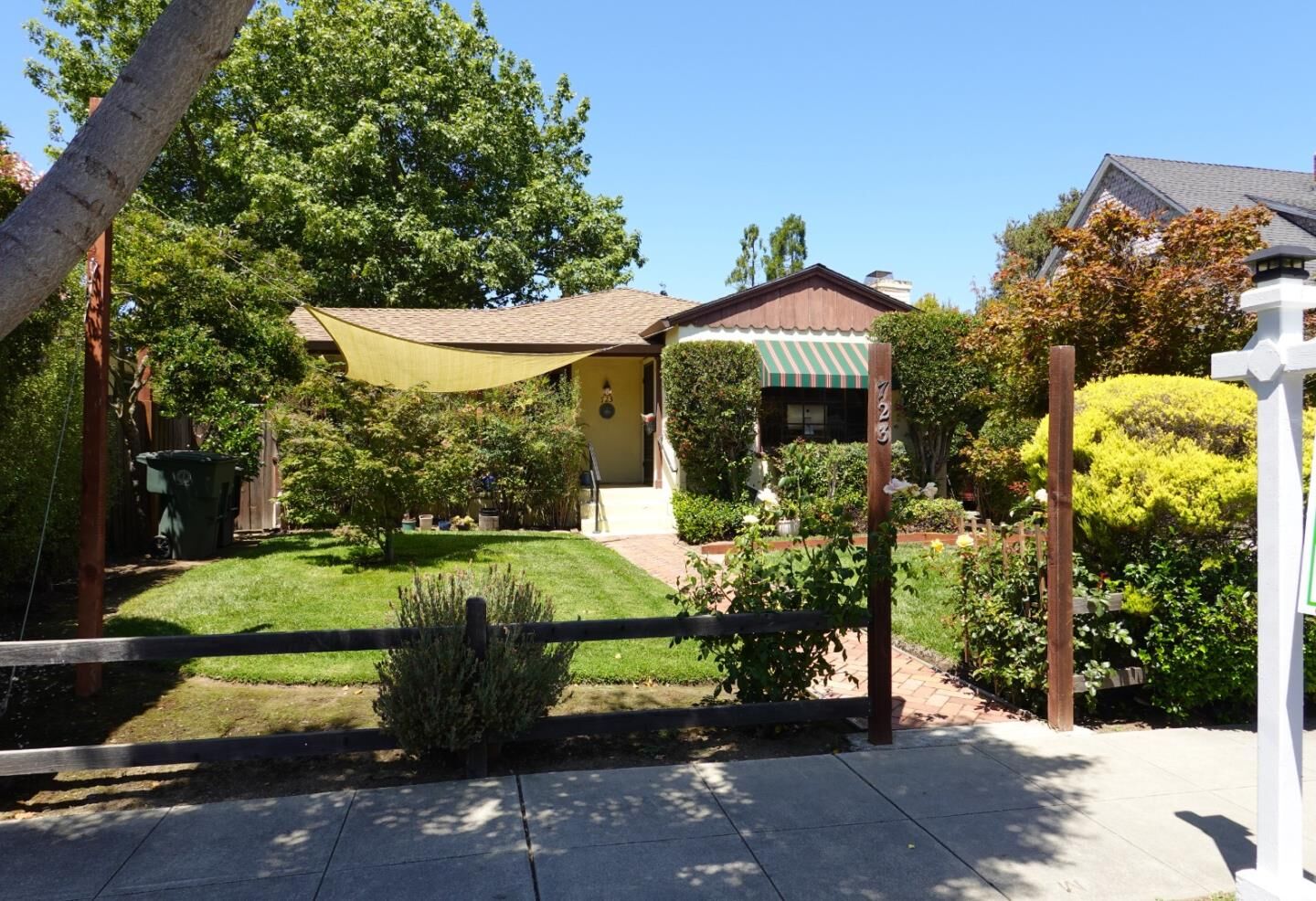 Property Photo:  723 Hamilton Avenue  CA 94301 