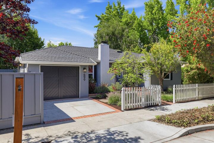 Property Photo:  699 Oregon Avenue  CA 94301 