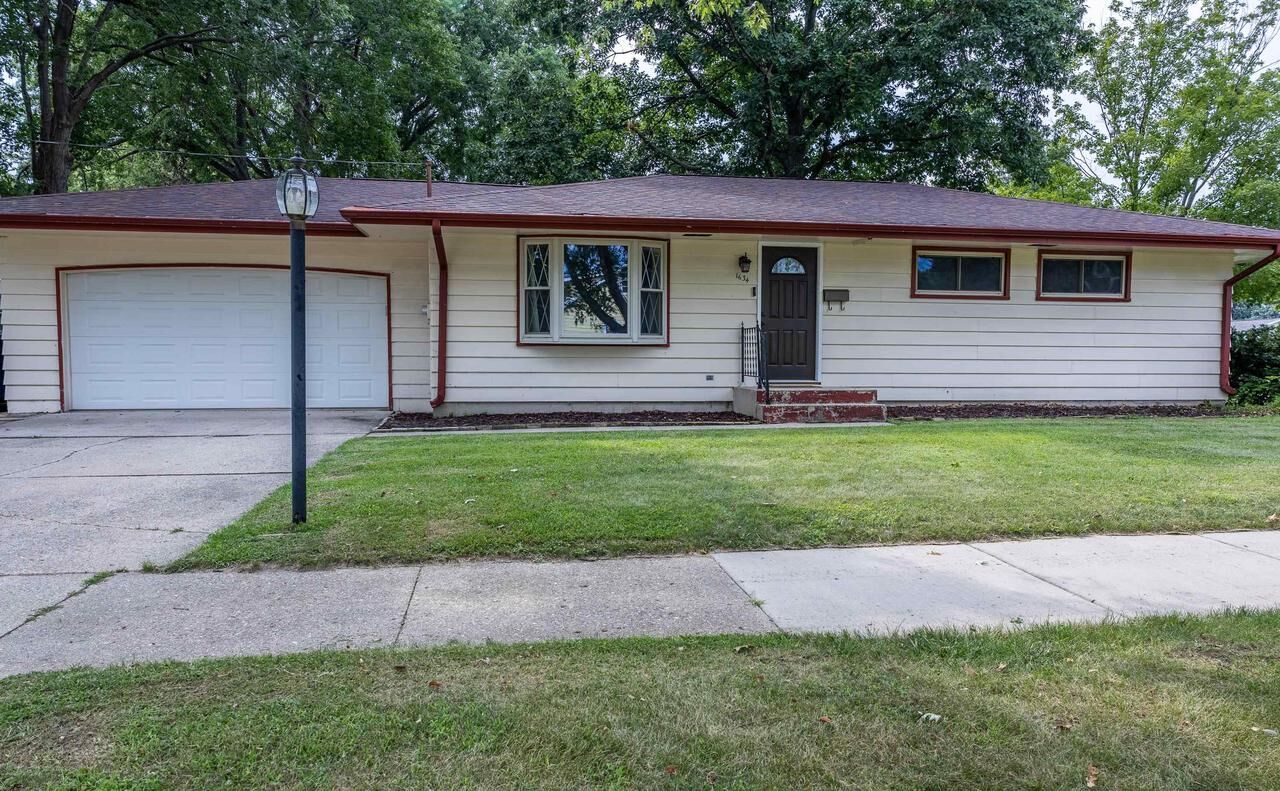 Property Photo:  1634 S Arch Street  WI 53546 