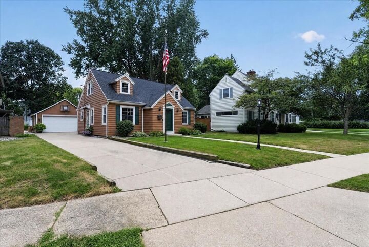 Property Photo:  1026 Glen Street  WI 53545 
