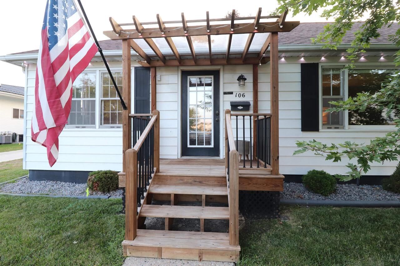 Property Photo: 106 S Main Street WI 53533