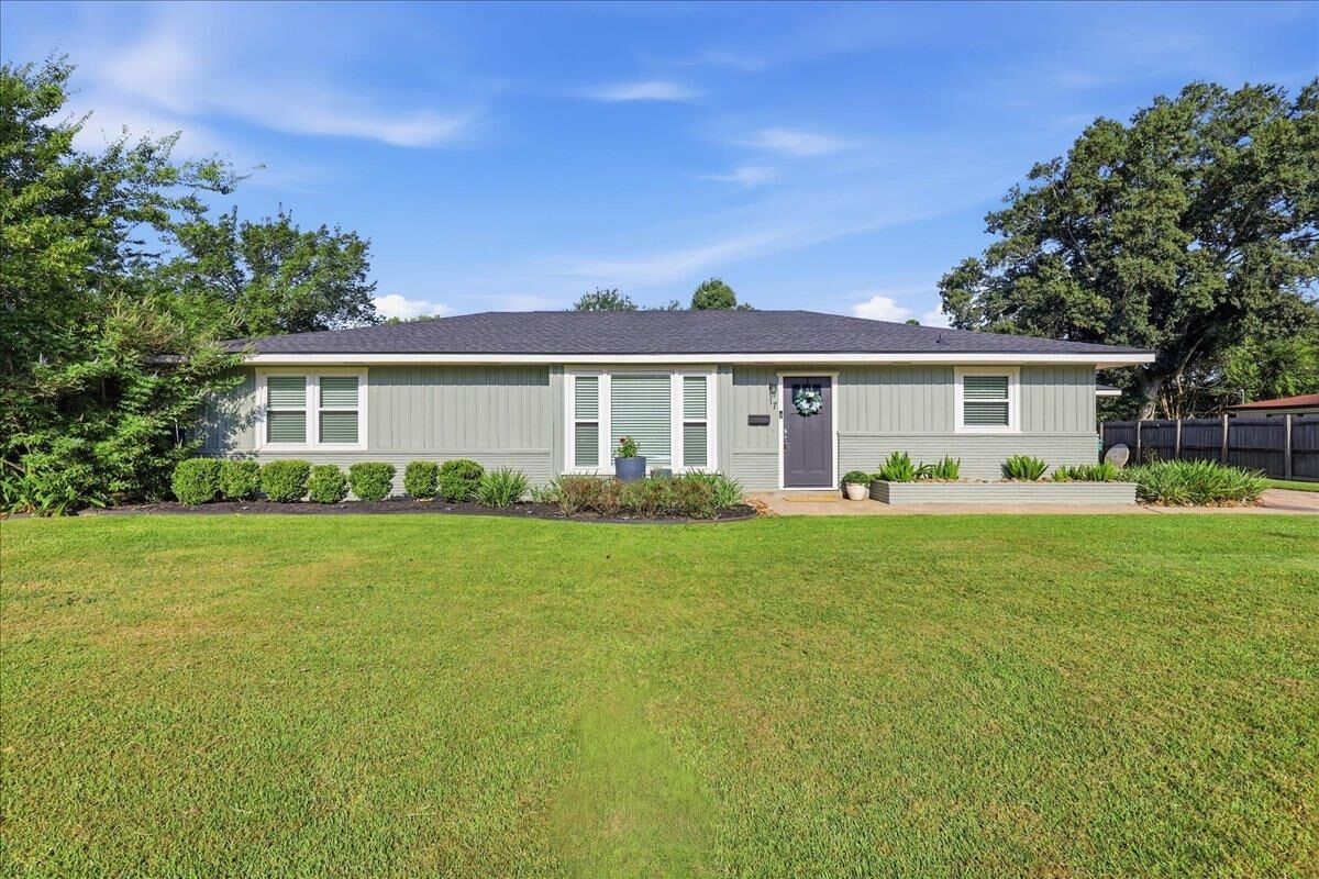 Property Photo:  17 Knotty Pine Ln  TX 77630 