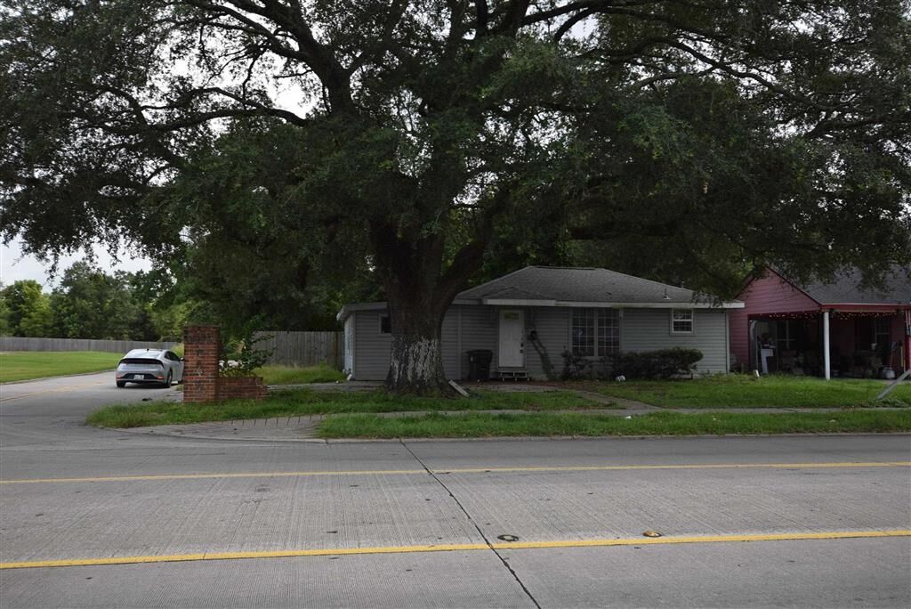 Property Photo: 2452 12th Street LA 70601