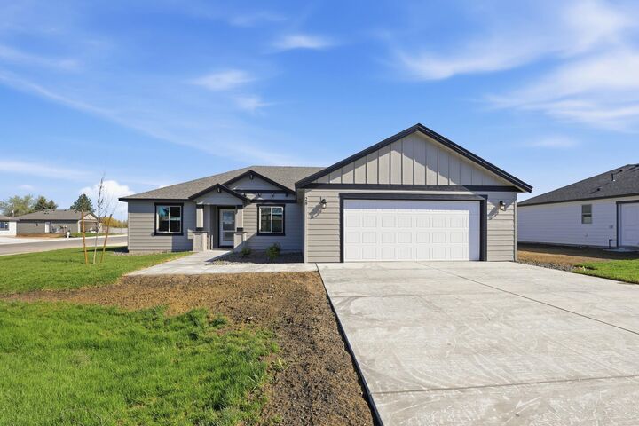 Property Photo:  28 W 12th St  WA 99006 