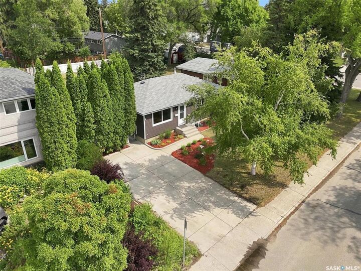 Property Photo: 1315 Wilson Crescent SK S7J 3J8
