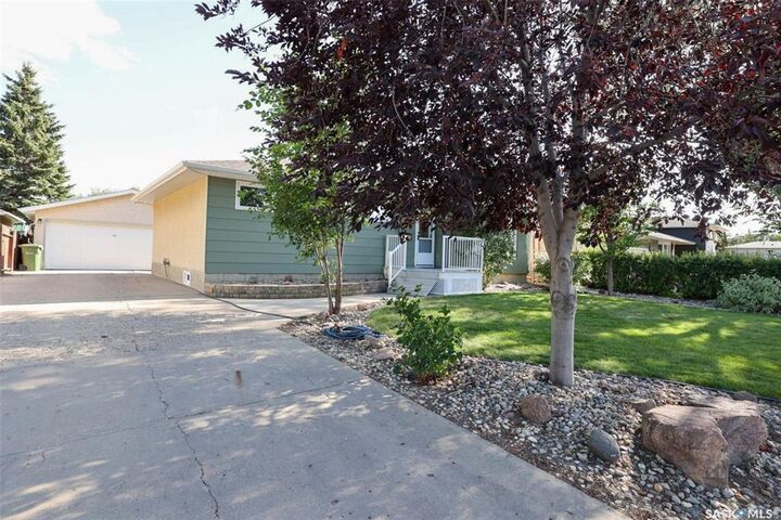 Property Photo: 275 Rodenbush Drive SK S4R 6X1