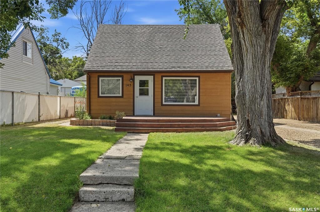 Property Photo: 145 Lillooet Street E SK S6H 4S6