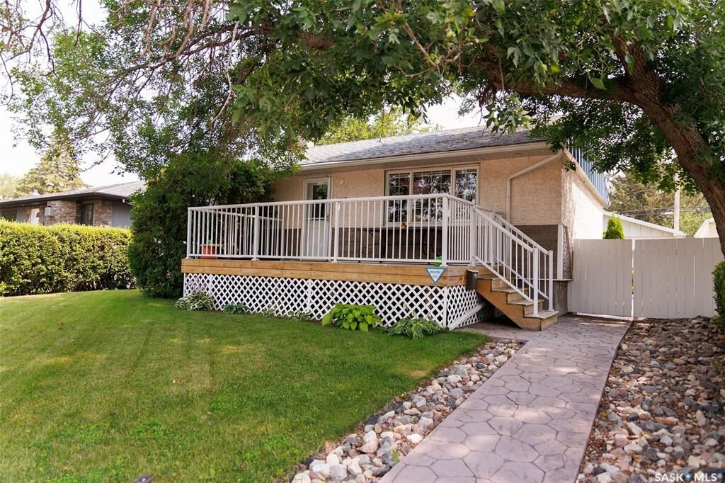 Property Photo:  1117 Campbell Street  SK S4T 5P5 
