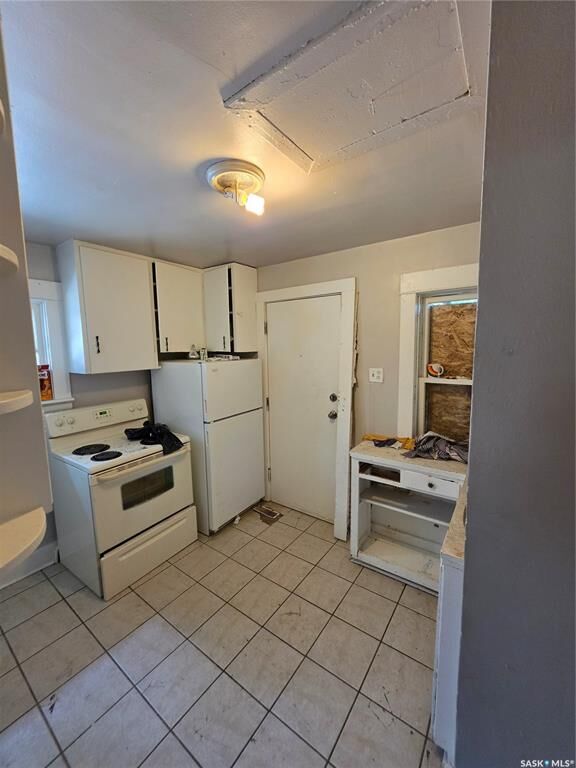 Property Photo:  1041 Argyle Street  SK S4T 3R4 
