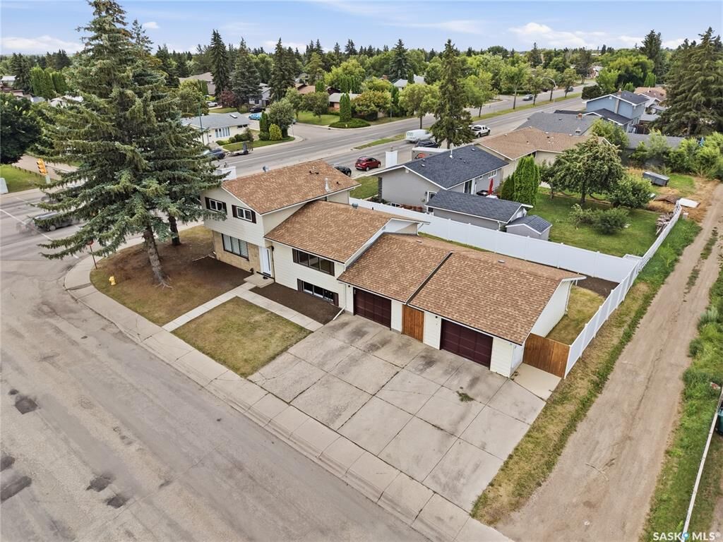 Property Photo: 702 McKercher Drive SK S7H 3W7