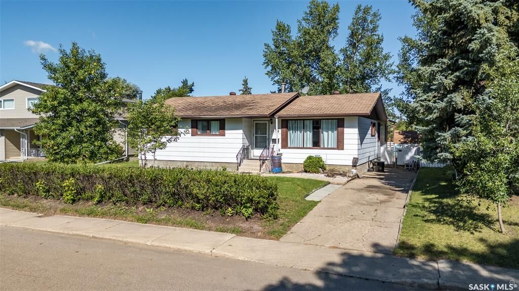 Property Photo: 1338 Lacroix Crescent SK S6V 6R8