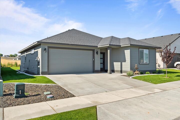 Property Photo: 3605 Morningside Parkway WA 99352