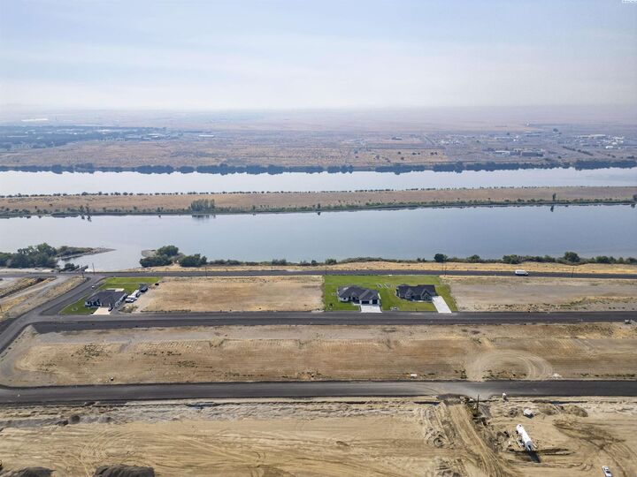 Property Photo: 427 Panoramic Drive 22 WA 99301