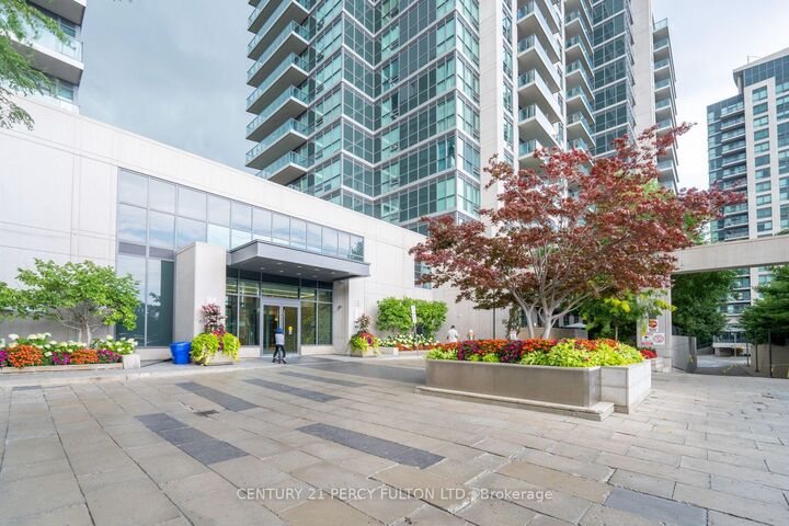Photo de la propriété:  35 Brian Peck Crescent 1510  ON M4G 0A5 