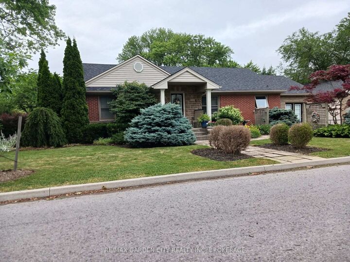 Property Photo: 139 South Drive ON L2R 4W1
