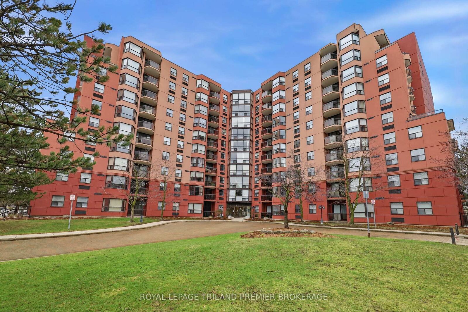 Property Photo: 600 Talbot Street 1004 ON N6A 5L9