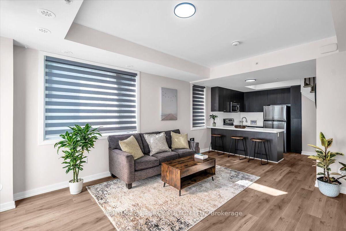 Photo de la propriété:  1555 Kingston Road Pickering On Road 207  ON L1V 0E9 
