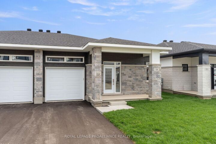Property Photo: 1039 Moore Street ON K6V 0H1