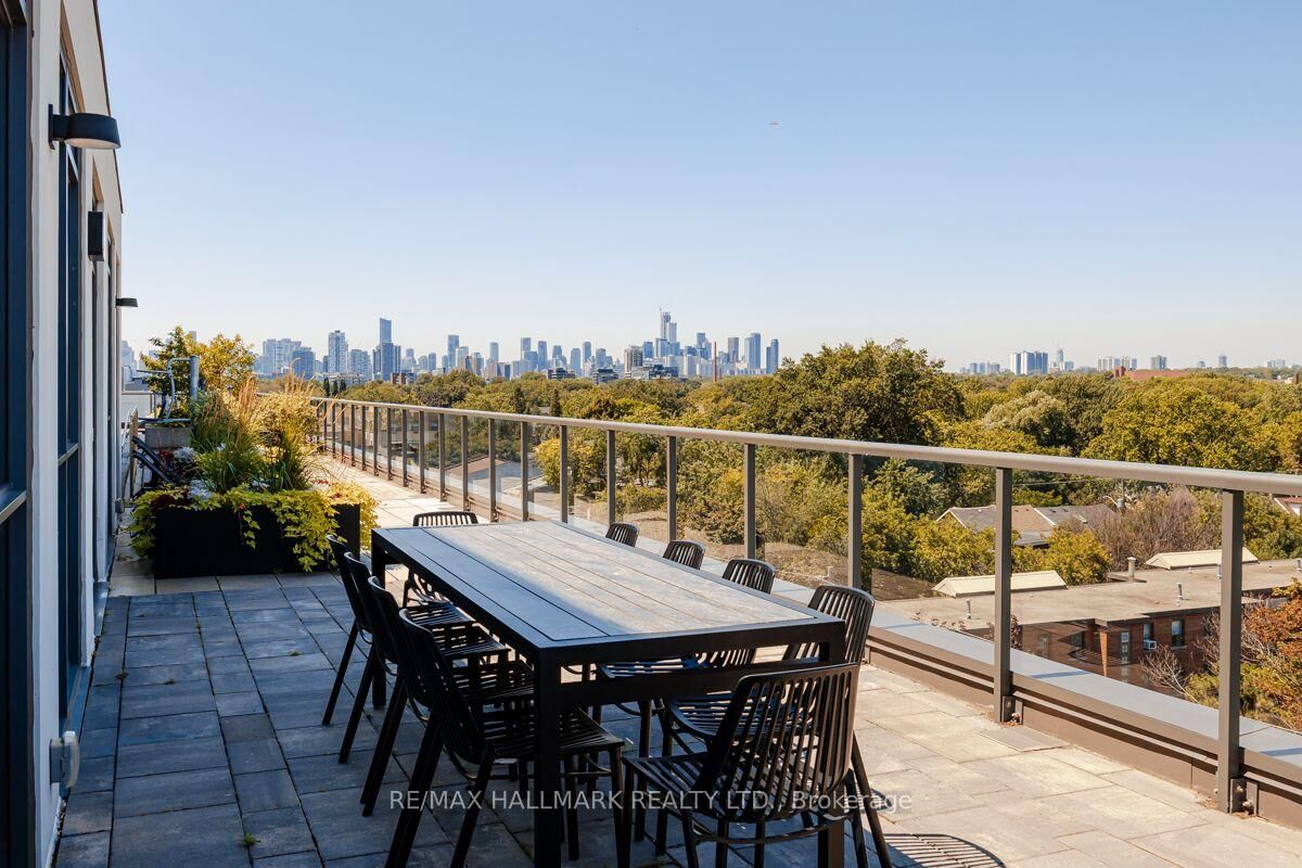 Property Photo:  1331 Queen Street E 403  ON M4L 0B1 