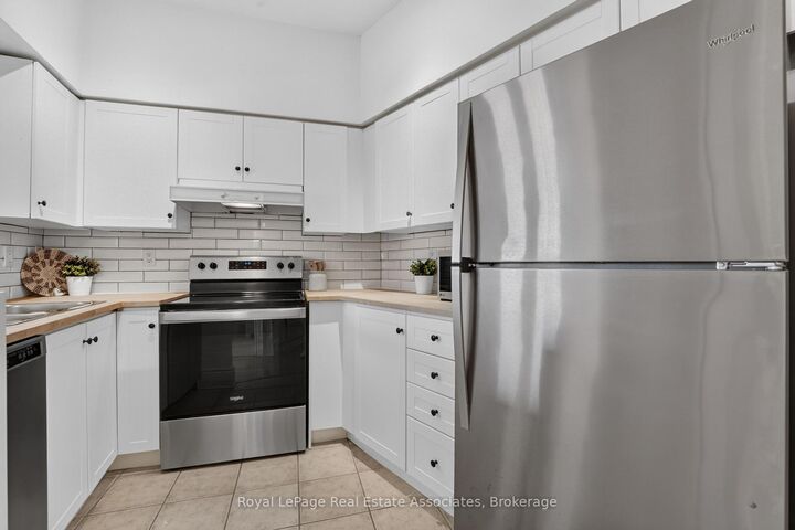 Property Photo: 115 Richmond Street E 1006 ON M5C 3H6