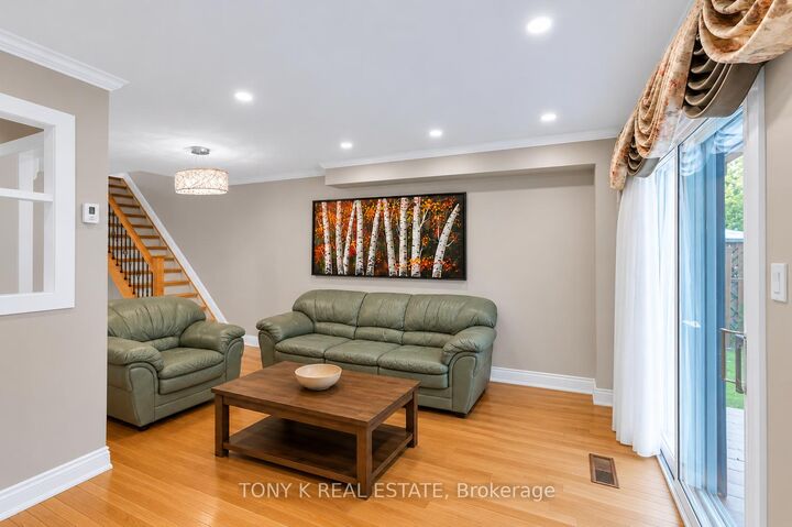 Property Photo: 2035 Asta Drive 21 ON L5A 3Y2
