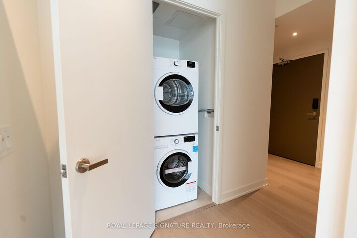 Photo de la propriété: 448 Burnhamthorpe Road W 4312 ON L5B 0R4