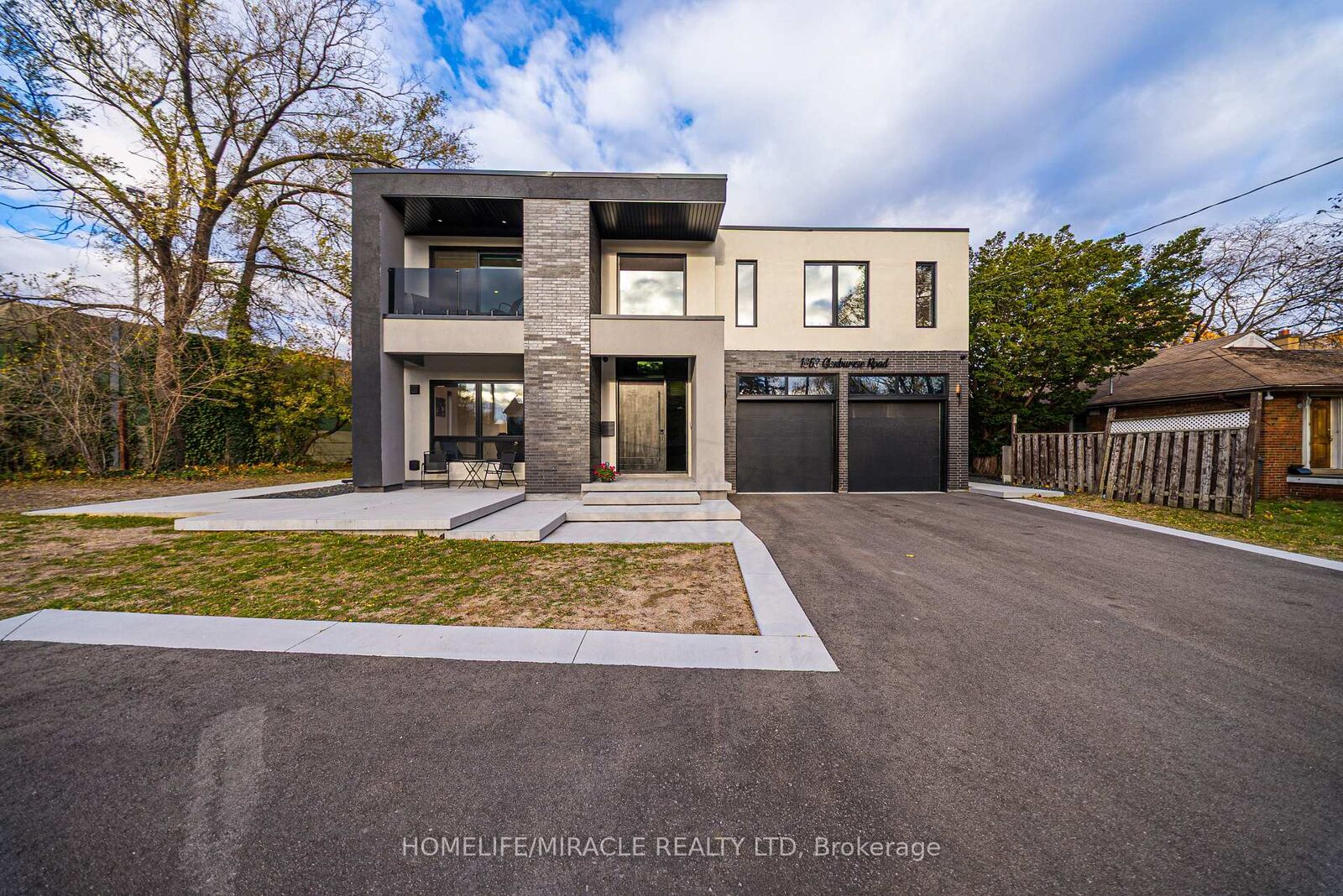 Photo de la propriété:  1653 Glenburnie Road  ON L5G 3E4 