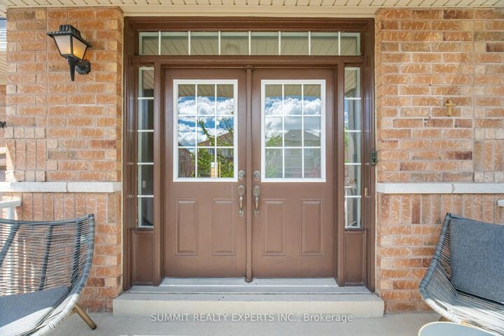 Property Photo: 85 Maple Valley Street ON L6P 2H3