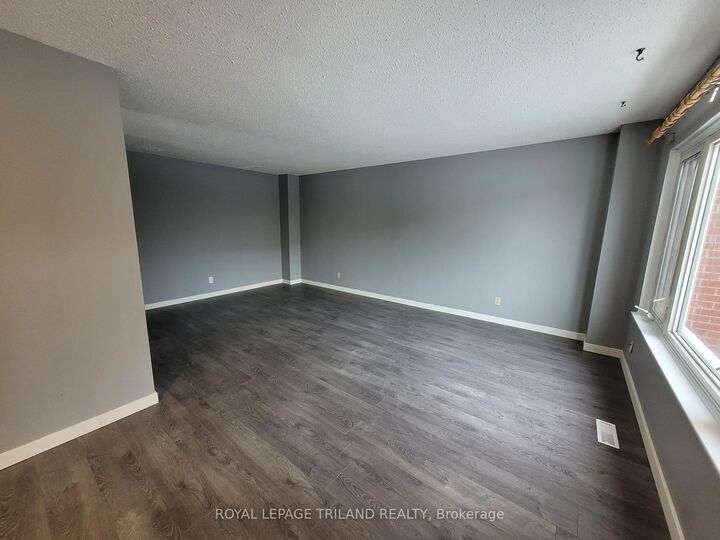Property Photo:  358 Homestead Court 7  ON N6G 2E9 