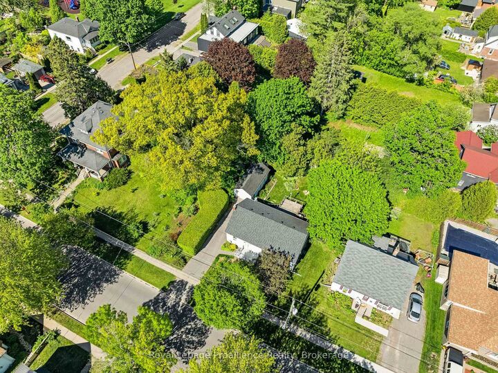 Property Photo: 29 Bramley Street S ON L1A 3J9