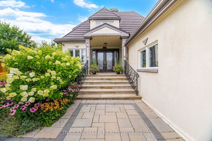 Property Photo:  1497 Bancroft Drive  ON L5V 1M3 
