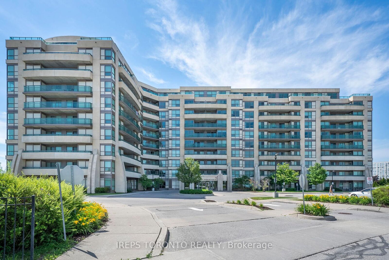 Property Photo: 75 Norman Bethune Avenue 209 ON L4B 0B6