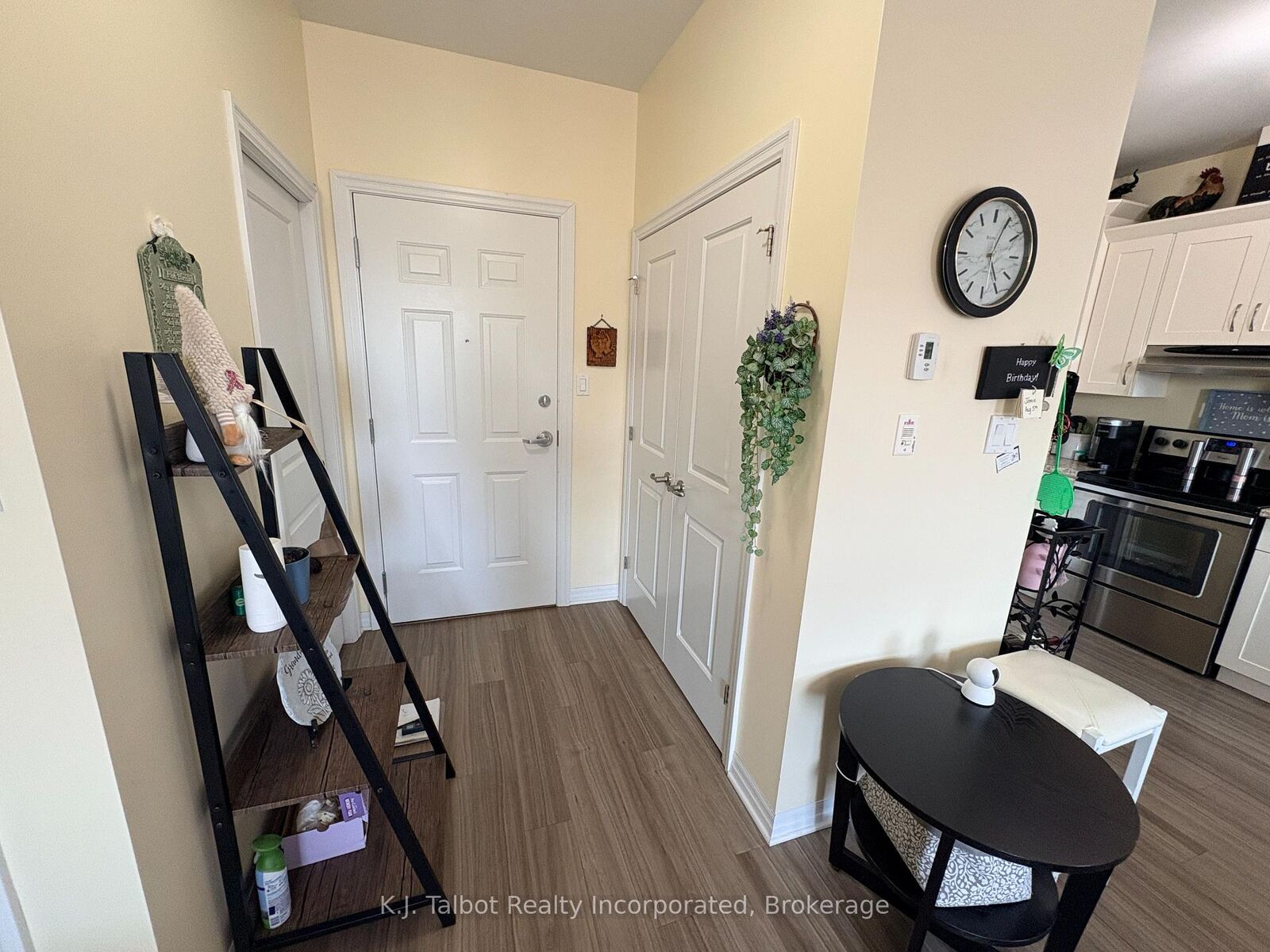 Property Photo: 35 St David Street Unit 204 ON N7A 1L4