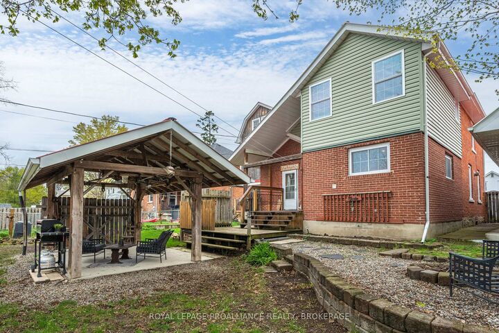 Property Photo:  277 Brock Street  ON K7G 1K5 