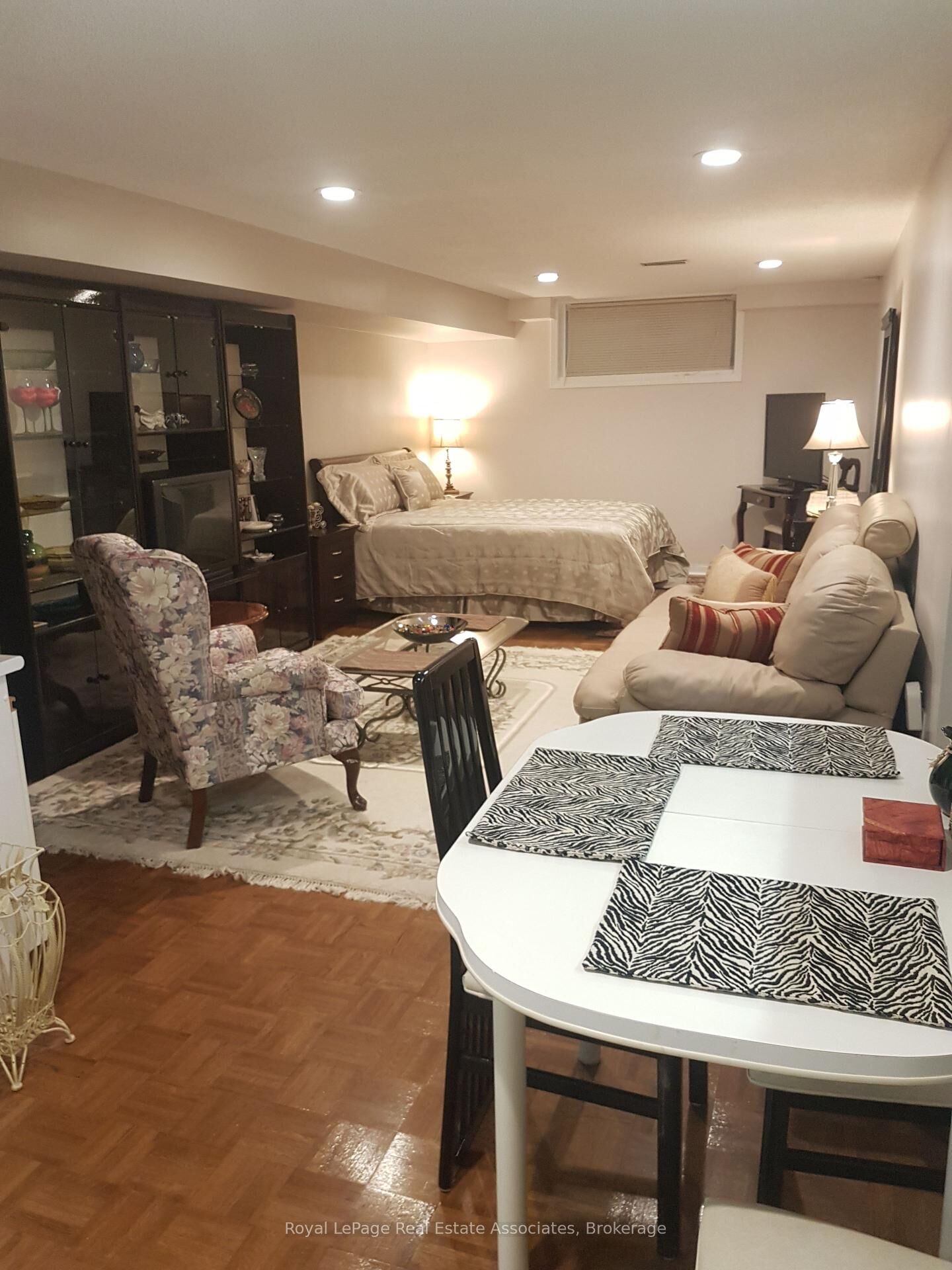 Property Photo: 3323 Queen Frederica Drive ON L4Y 2Z9