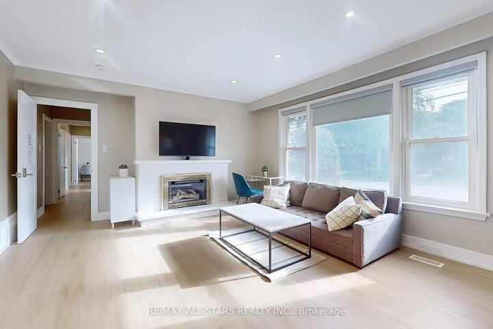 Property Photo: 105 Betty Ann Drive ON M2N 1X1