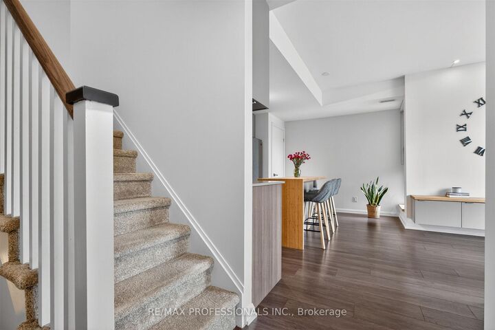 Property Photo: 10 Brin Drive Th48 ON M8X 0B3