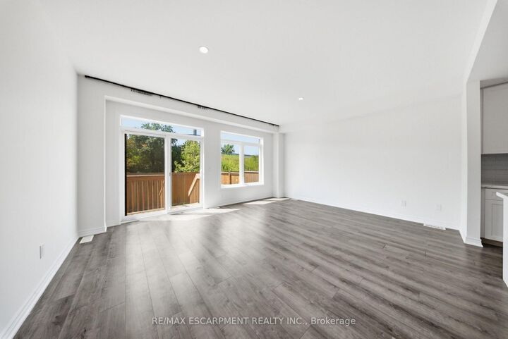 Property Photo: 27 Rachel Drive 18 ON L8E 0K6
